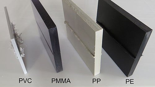 Vibrationsschweißnähte an gefügten Kunststoffplatten au PVC, PMMA, PP, PE