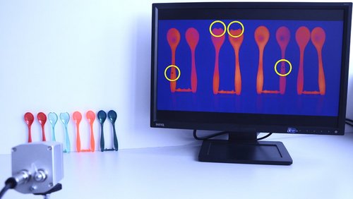 Zerstörungsfreie Prüfung spritzgegossener Löffel mittels Thermografie.