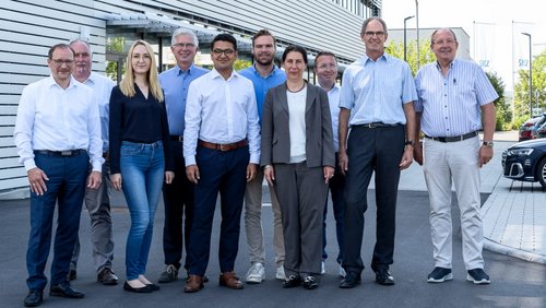 FDP-Politiker besuchen die SKZ-Modellfabrik und das TZQ