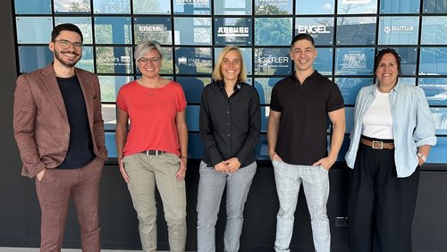 Neue Kooperation zwischen der 3D-Druck Akademie und dem Kunststoff-Zentrum SKZ zur Bildung in der Additiven Fertigung gestartet (v.l.n.r. Matthias Ruff, Anja Krehn, Irena Heuzeroth, Andreas Weiß, Katrin Heilig)