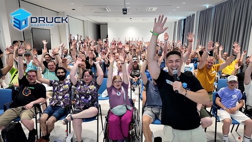 Gruppenfoto mit den Teilnehmenden der 3D-Druck.-Party am SKZ 