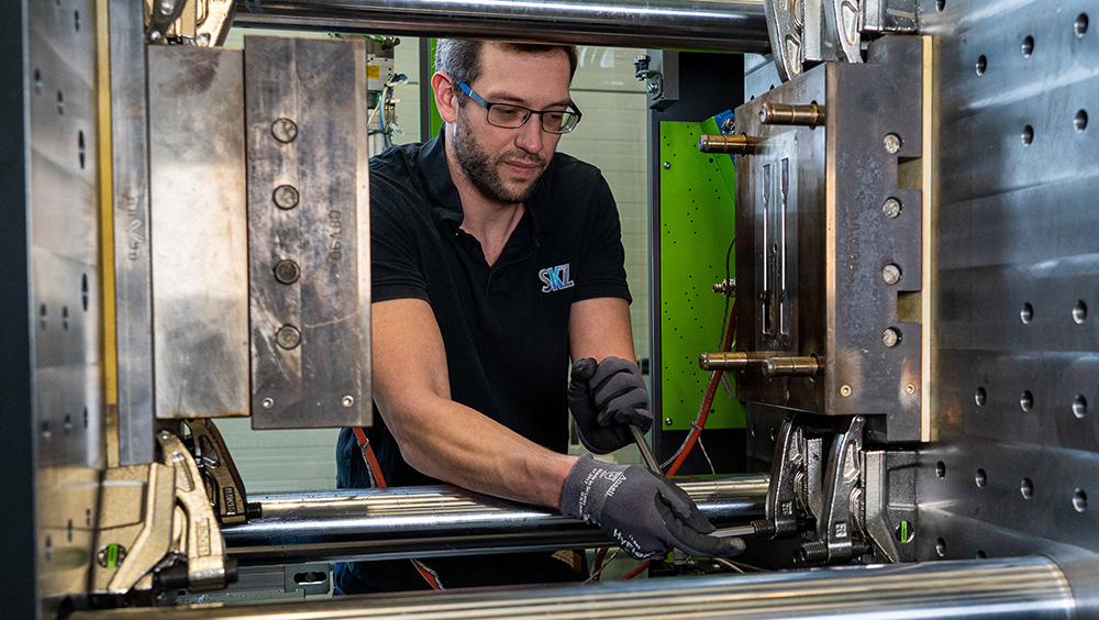 Lenzkes Spannbacken an SKZ Spritzgießmaschine eingesetzt