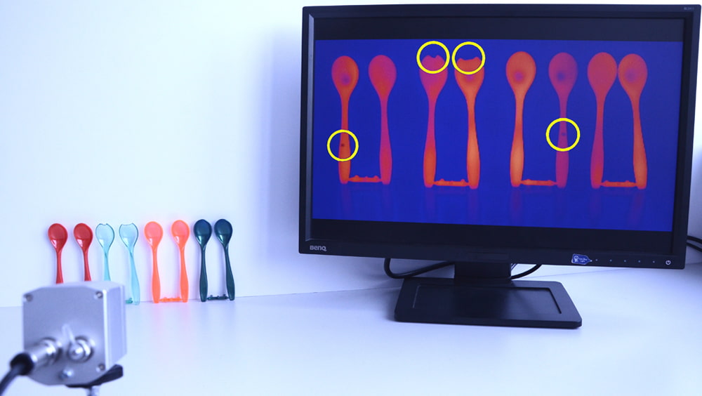 Zerstörungsfreie Prüfung spritzgegossener Löffel mittels Thermografie.